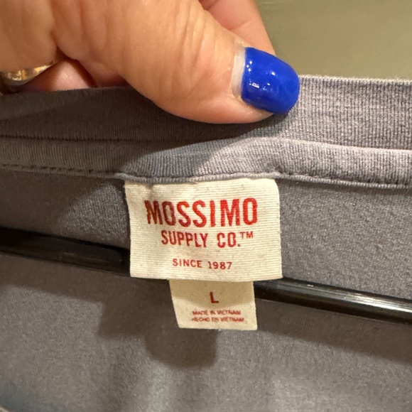 Mossimo Supply Co. Charcoal Short Sleeve Tee. Size L. Listing 9106 - Picture 5 of 9